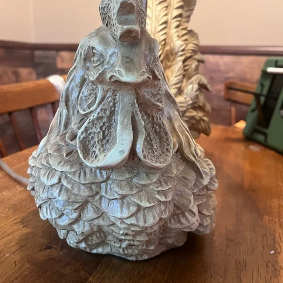 Rustic Rooster Table Lamp with Beige Shade